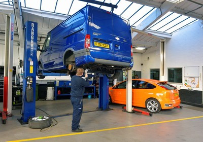 Servicing_is_carried_out_by_Ford-trained_technicians